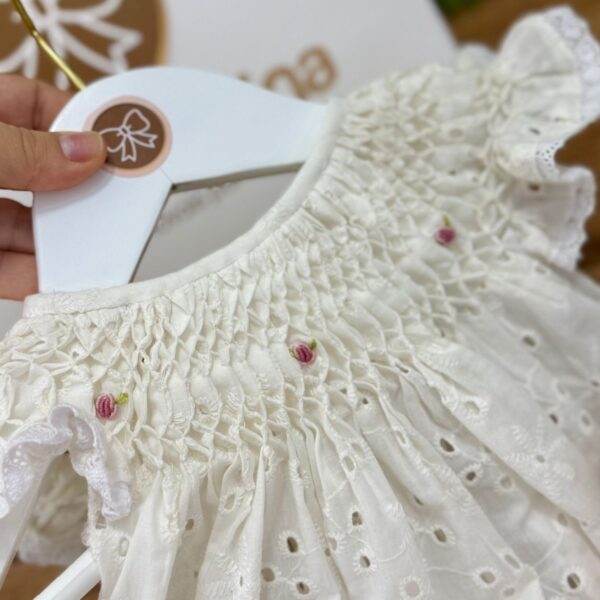 Vestido Casa de Abelha Aurora Bordado Rococó - Imagem 4