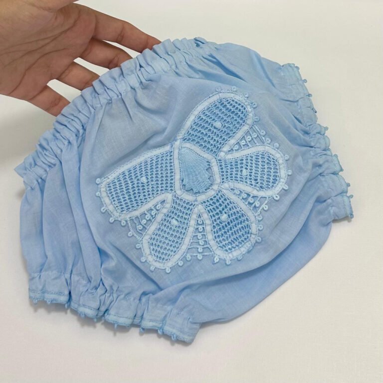 Calcinha Cambraia Azul Bordado Manual