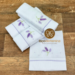 Kit Fralda de Ombro com Paninho de Chupeta Bordado Lavanda