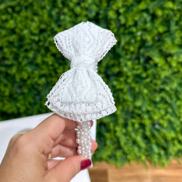 Tiara Arco com Pérolas em Laço Renda Paraibana - Imagem 3