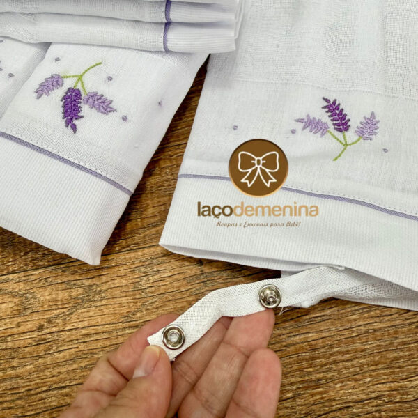 Kit Fralda de Ombro com Paninho de Chupeta Bordado Lavanda - Imagem 2