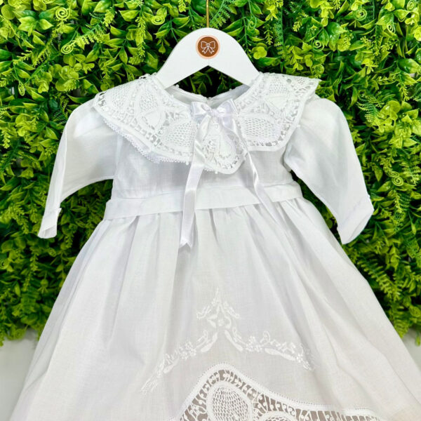 Vestido Cambraia com Gola e Barra em Renda Manga Longa - Imagem 2