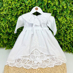 Vestido Cambraia com Gola e Barra em Renda Manga Longa
