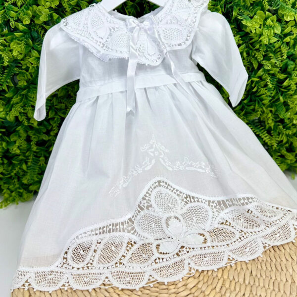 Vestido Cambraia com Gola e Barra em Renda Manga Longa - Imagem 3