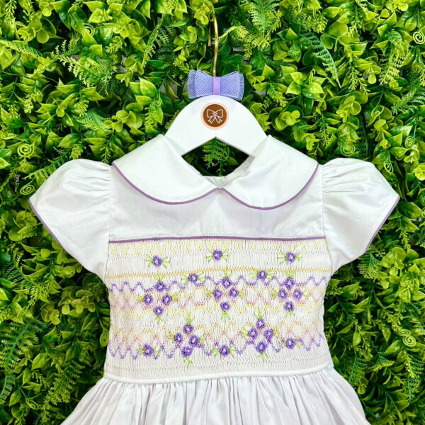 Vestido Ponto Smock Branco Bordado Lavanda - Imagem 2