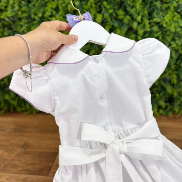 Vestido Ponto Smock Branco Bordado Lavanda - Imagem 4