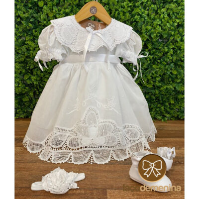 Vestido Cambraia com Gola e Barra em Renda