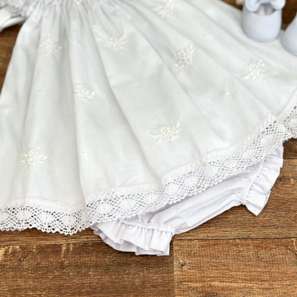 Vestido Casa de Abelha Branco Bordado Manual - Imagem 3