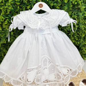 Vestido Cambraia com Gola e Barra em Renda Bordado Tradicional