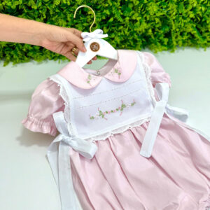 Pimpão Rosa com Bordado Floral e Babador Removível