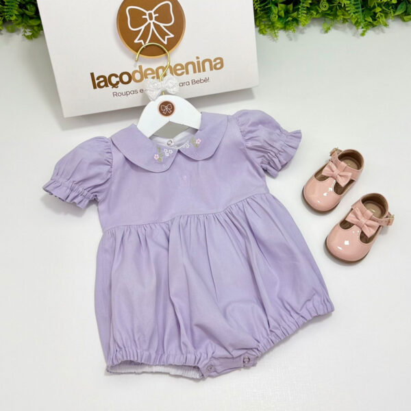 Pimpão Lavanda com Bordado Floral e Babador Removível - Imagem 5