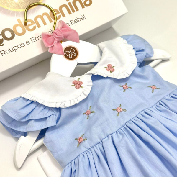 Vestido Paloma Azul Claro Bordado Rococó - Imagem 2
