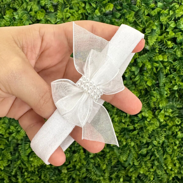 Kit Sapatinho de Tricô com Tiara Organza Branca - Imagem 2