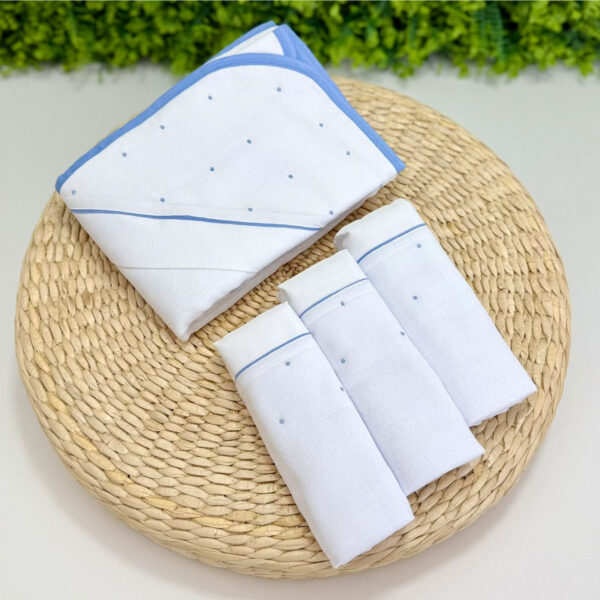 Kit Fraldas de Ombro com Toalha Capuz Bordado Poá Azul Claro
