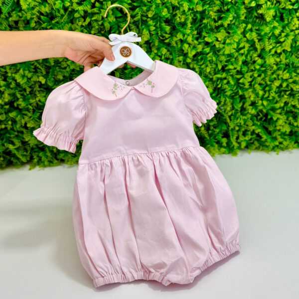 Pimpão Rosa com Bordado Floral e Babador Removível - Imagem 4