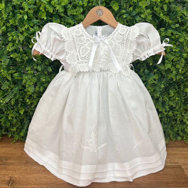Vestido Três Ordens Branco Acinturado — imagem 1
