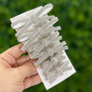 Laço no Bico de Pato Strass Prateado