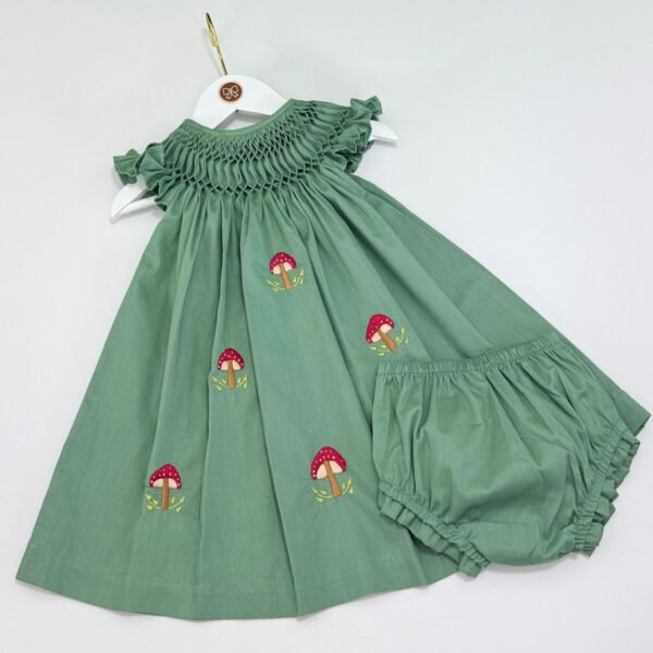 Vestido Casa de Abelha Bordado Cogumelos Verde — imagem 1