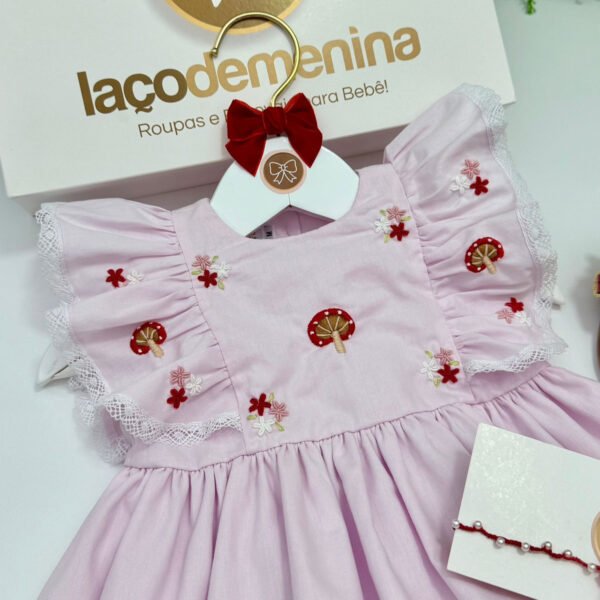 Vestido Duda Lavanda Bordado com Flores e Cogumelos Vermelhos — imagem 2