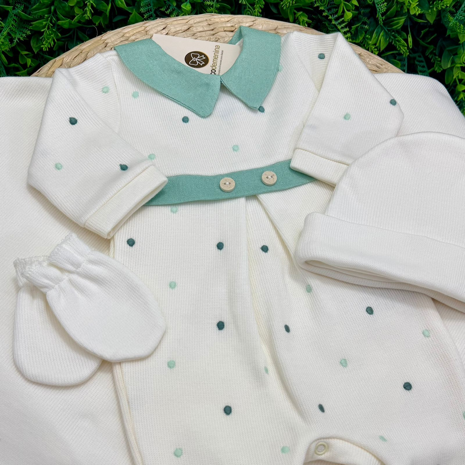 Saída Maternidade Benjamim Off-White com Verde - Imagem 2