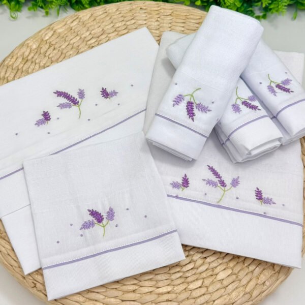 Enxoval Coordenado Bordado Manual Lavanda — imagem 1