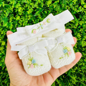 Kit Sapatinho Off-White com Tiara Bordado Manual