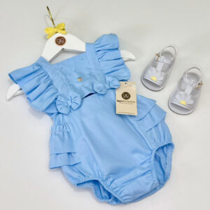 Jardineira Belinha Azul Claro Bordado Rococó