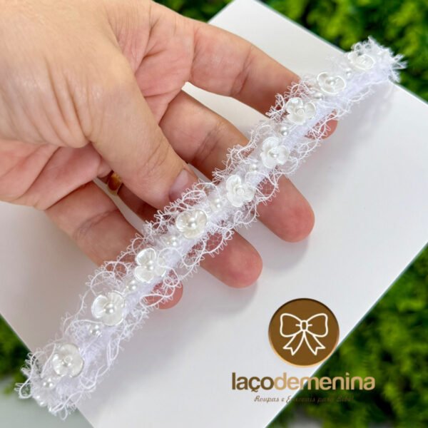 Tiara Branca com Pérolas e Flores — imagem 1