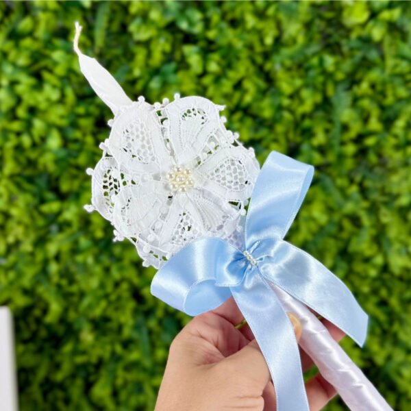 Vela de Batizado Flor de Renda Renascença Laço Azul — imagem 2