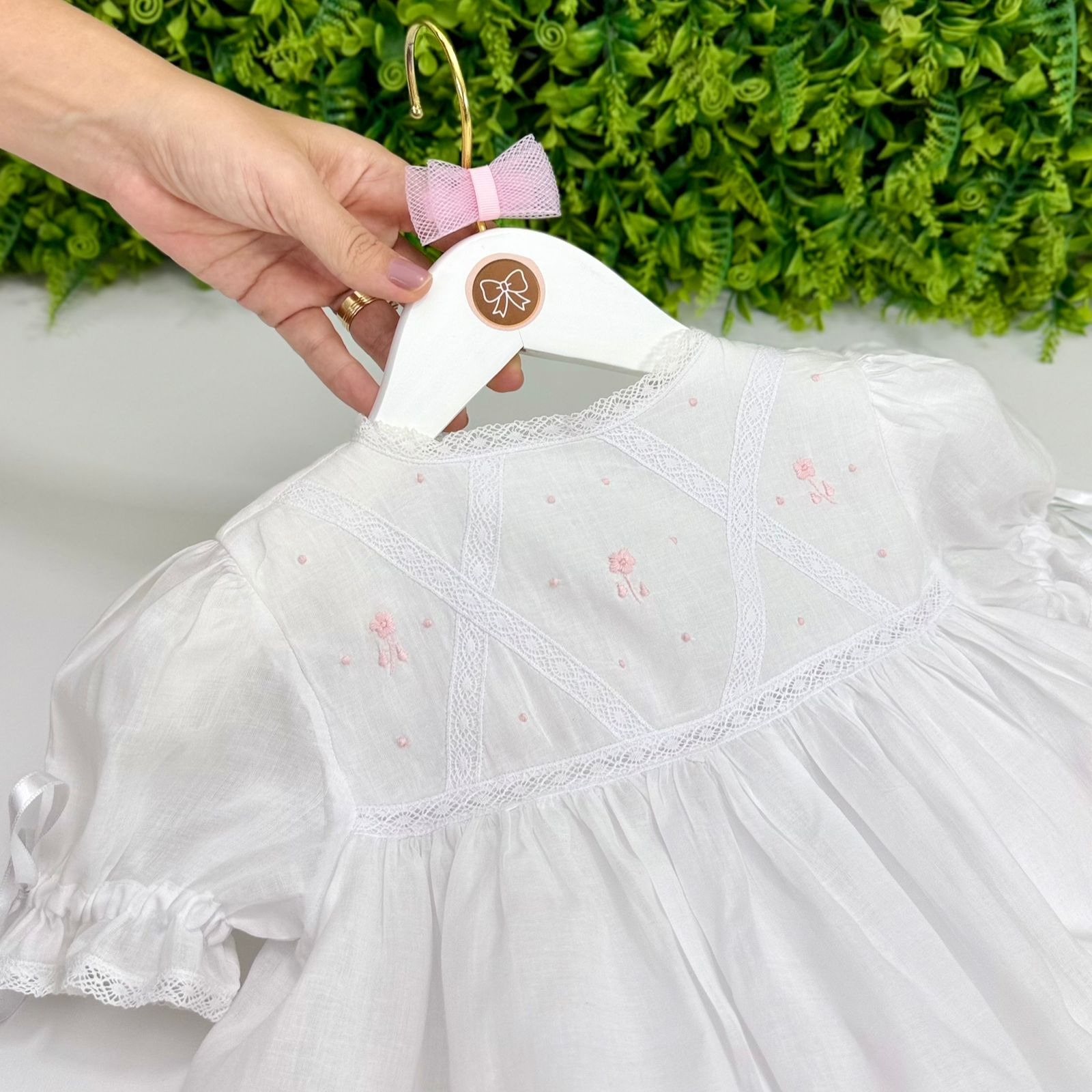 Vestido de Batizado Helena Bordado Rosa - Imagem 3