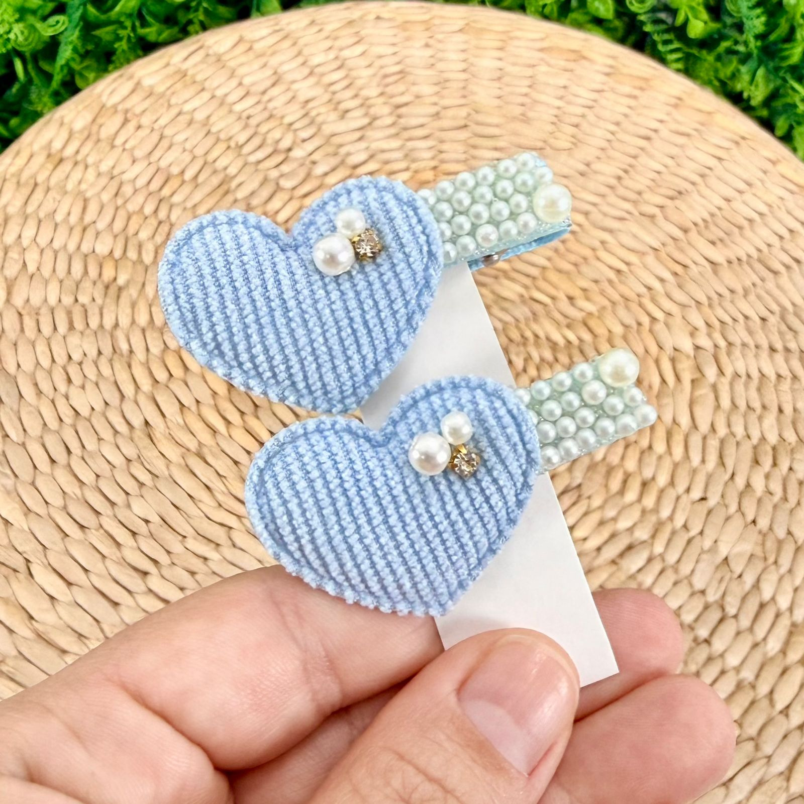 Coração Pérolas no Bico de Pato Azul Claro