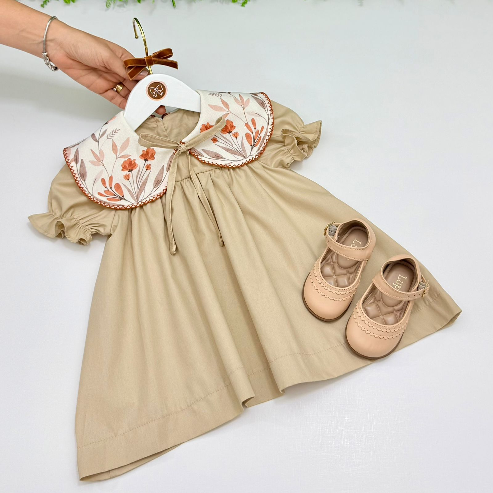 Vestido Luna Bege Golinha Floral