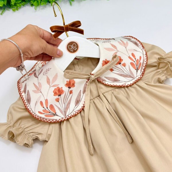 Vestido Luna Bege Golinha Floral — imagem 2