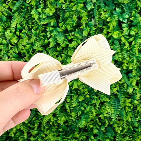 Laço no Bico de Pato Boutique Off-White — imagem 2