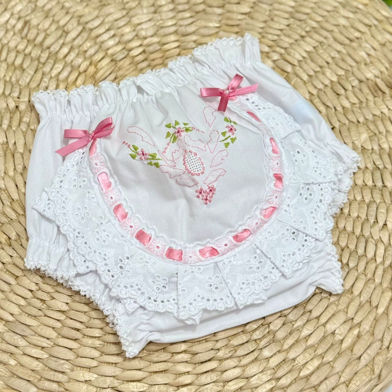 Calcinha Bico de Cambraia Bordado Rosa e Verde