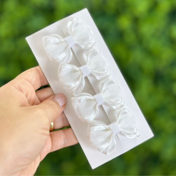 Lacinho Organza Branco no Bico de Pato — imagem 1