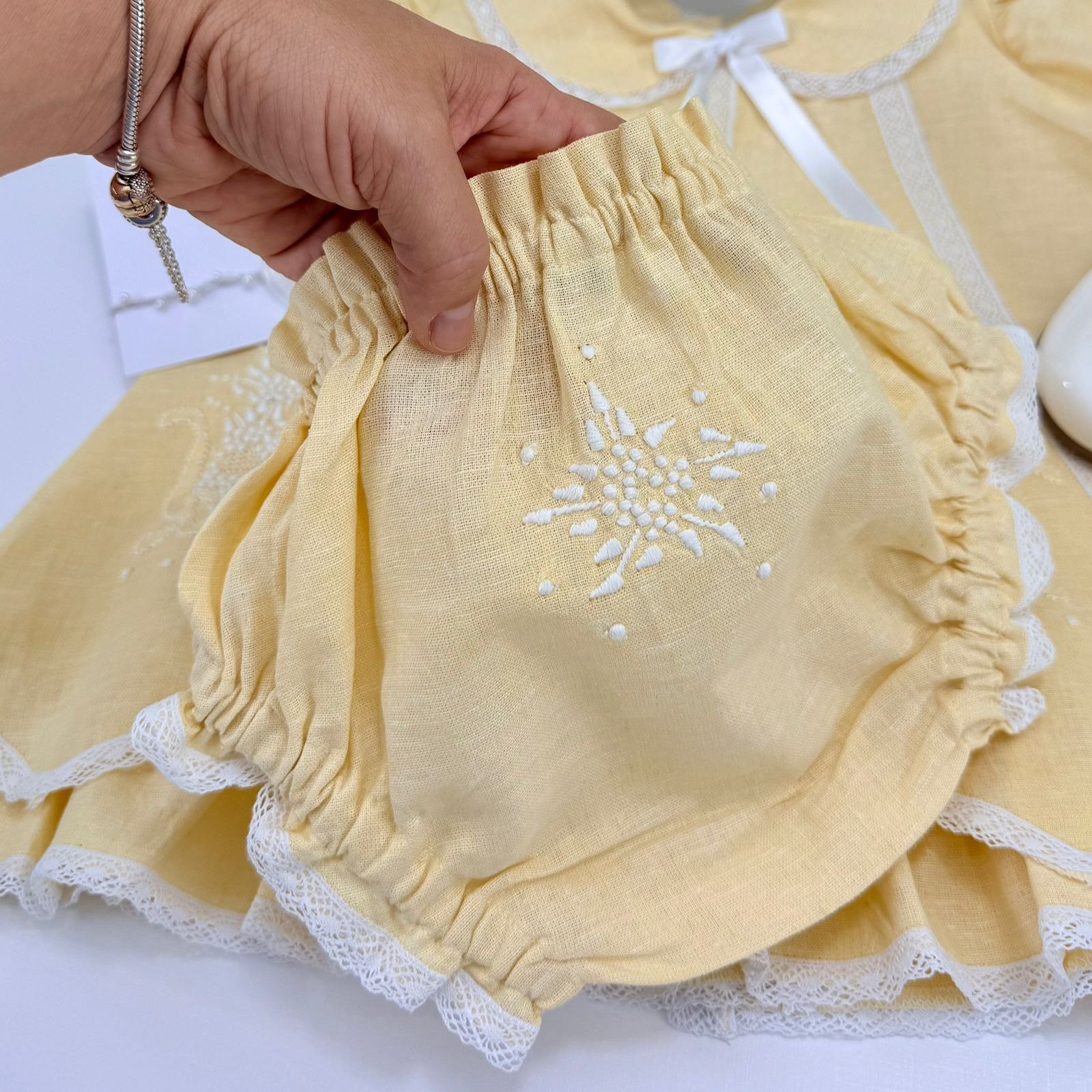 Vestido Maju Amarela Renda Paraibana - Imagem 2