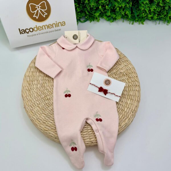 Macacão Bebê Cerejinha Rosa em Tricotil — imagem 2
