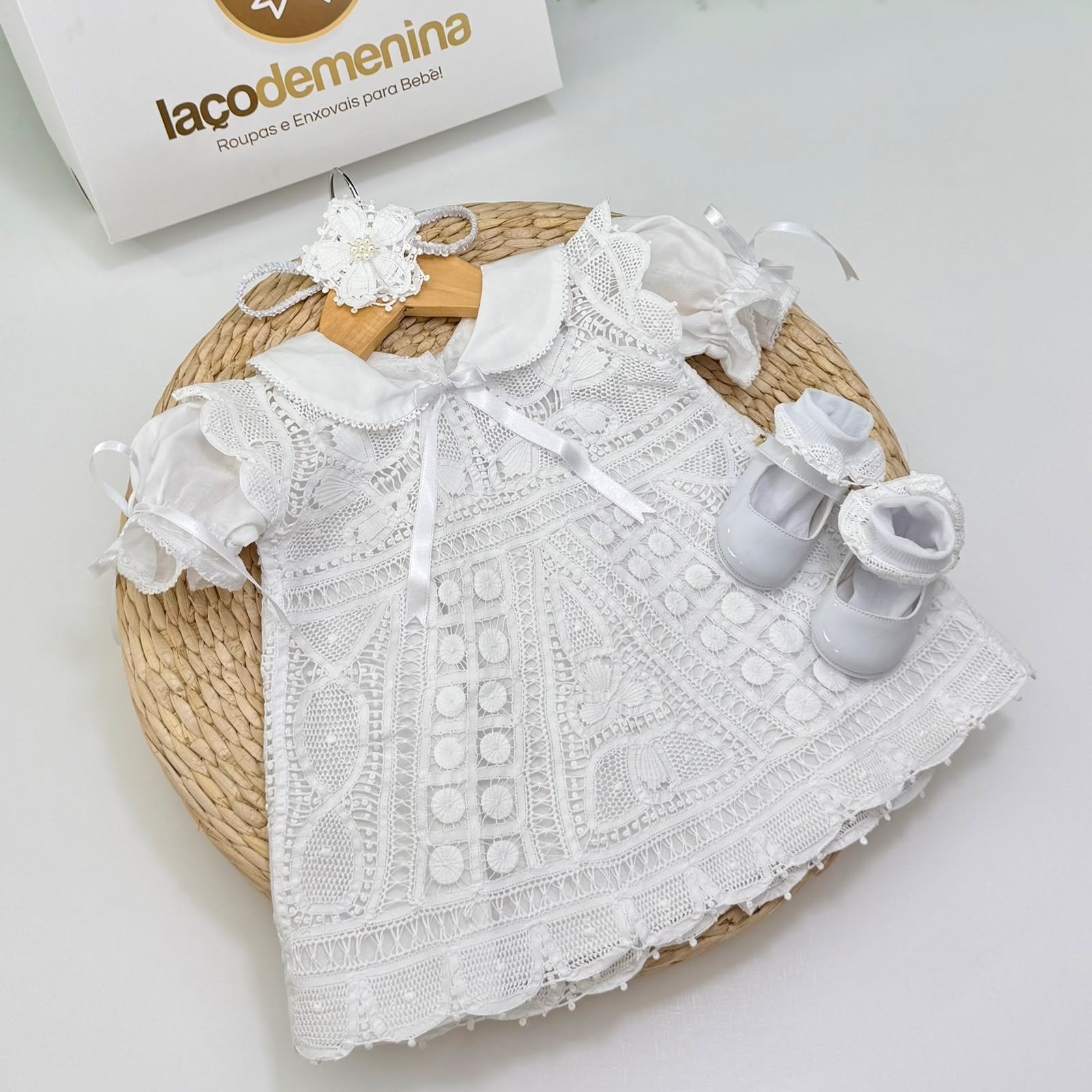 Vestido Batizado Celeste em Renda Renascença Branco