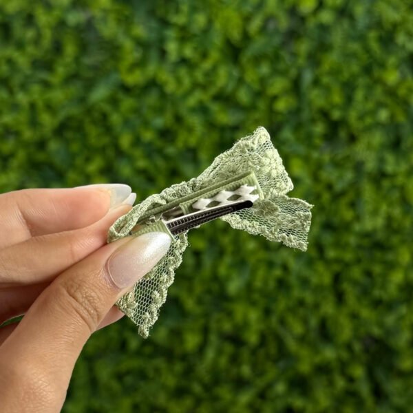Laço de Cabelo Infantil Verde Pistache em Renda — imagem 2