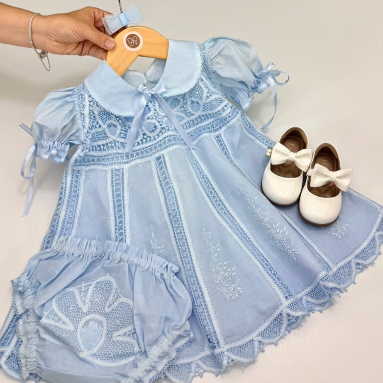 Vestido Renascença Nesga Lágrima Bordado Manual Azul Claro