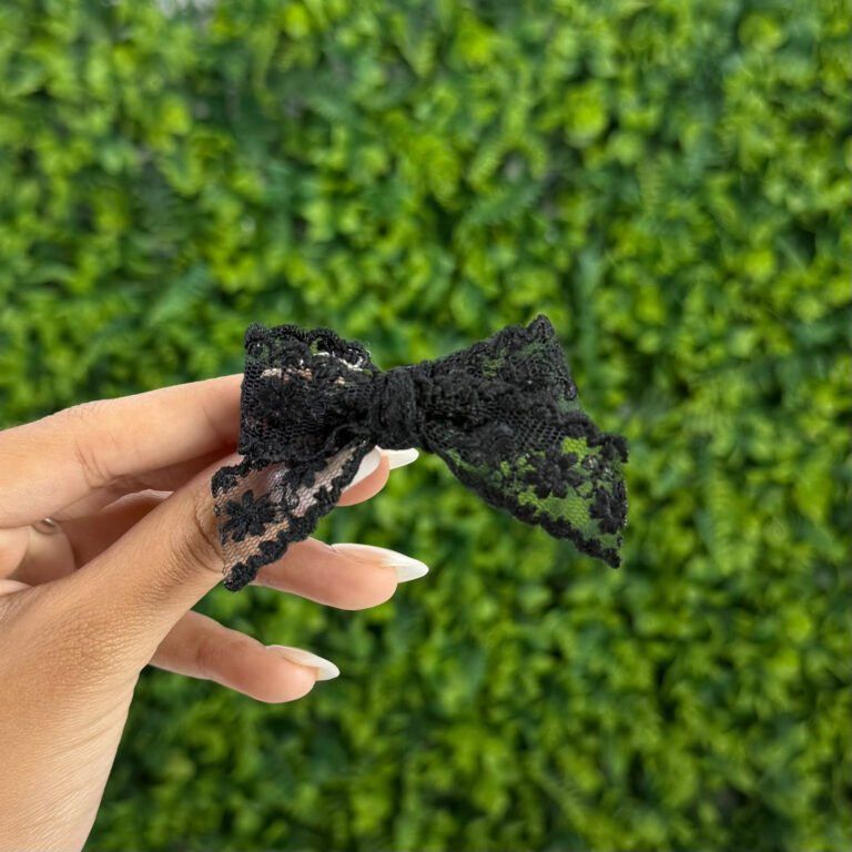 Laço de Cabelo Infantil Preto em Renda