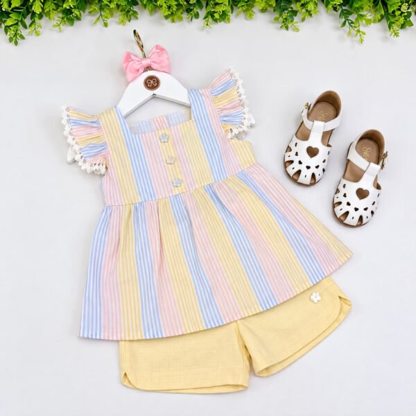 Conjunto Infantil Feminino Listrado Colorido com Shorts Amarelo — imagem 2