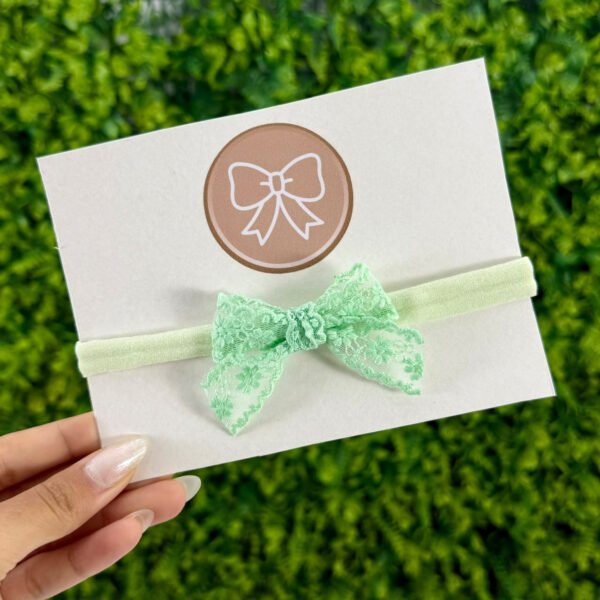 Faixa de Cabelo Infantil com Laço de Renda Verde Menta. — imagem 1
