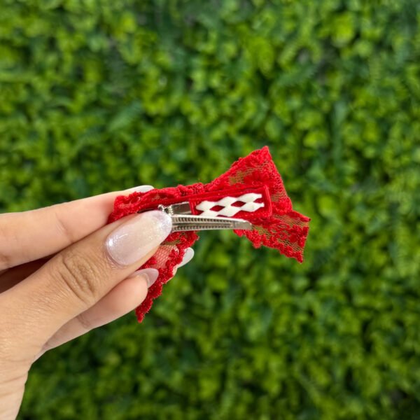 Laço de Cabelo Infantil Vermelho em Renda — imagem 2