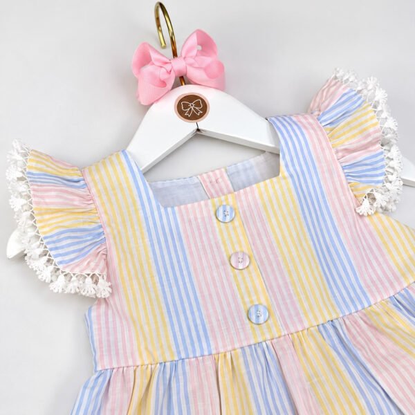 Conjunto Infantil Feminino Listrado Colorido com Shorts Amarelo — imagem 3