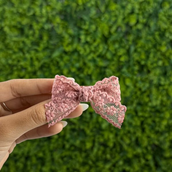 Laço de Cabelo Infantil Rosa Chá em Renda — imagem 1