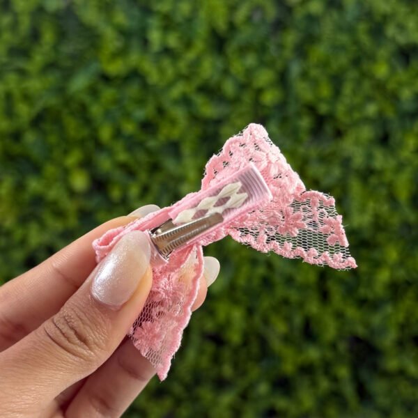 Laço de Cabelo Infantil Rosa Claro em Renda — imagem 2
