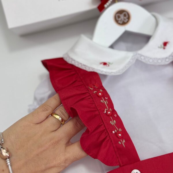 Jardineira Infantil Vermelha com Body — imagem 5