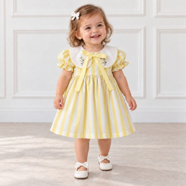 Vestido Infantil Amarelo Listrado com Gola Bordada e Laço — imagem 1
